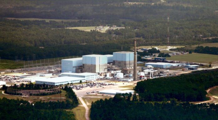 Scopri la più grande centrale nucleare della Carolina del Nord (e ciò che vive intorno ad essa)
