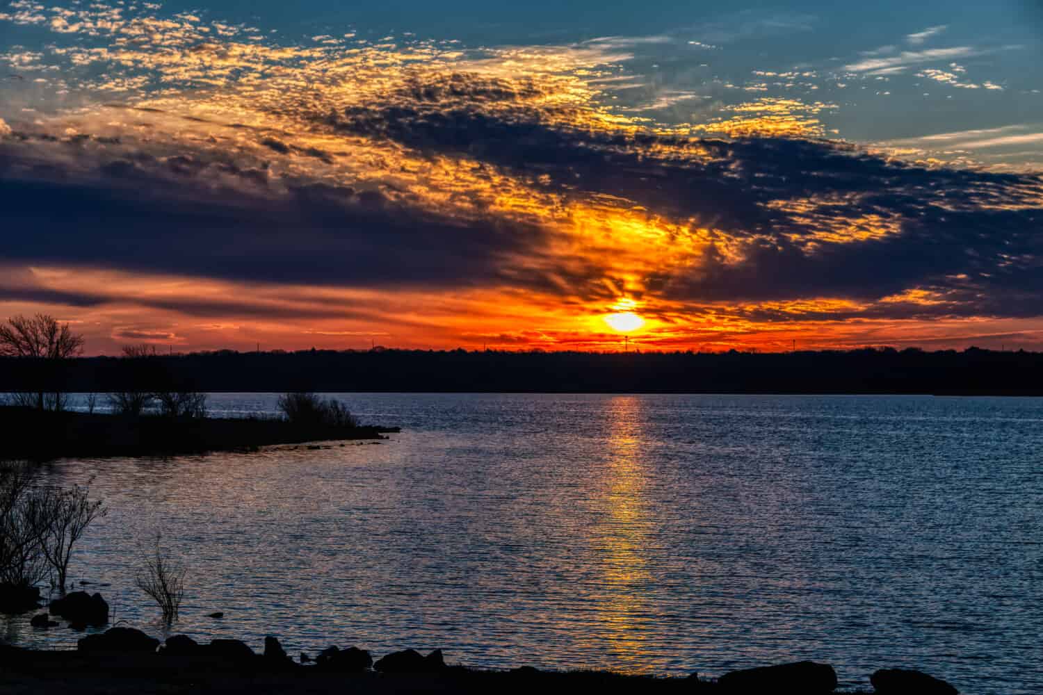 Alba dell'Oklahoma al lago Arcadia a Edmond, Oklahoma.