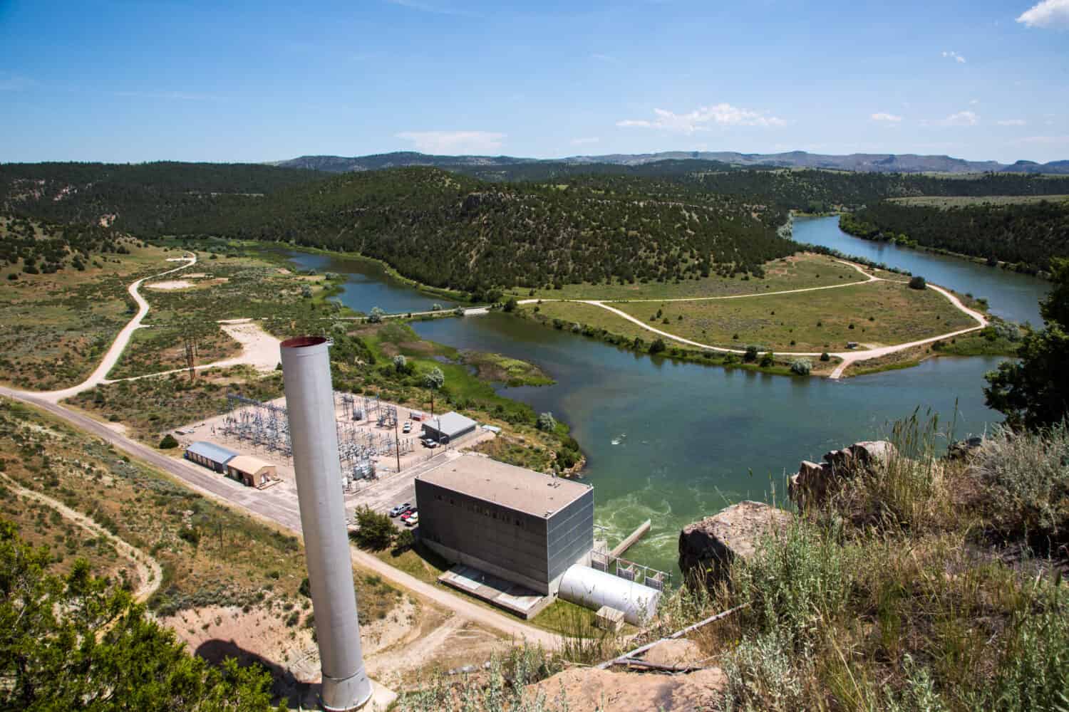 La centrale elettrica e il bacino idrico della diga di Glendo vicino a Glendo, nel Wyoming