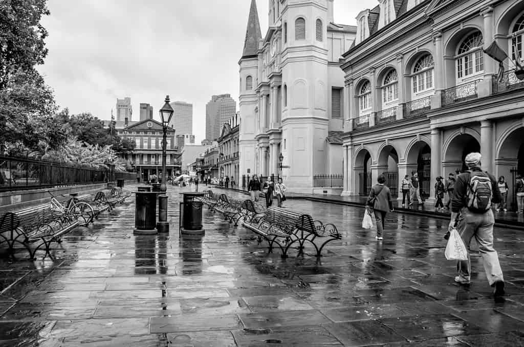 Un giorno di pioggia a Jackson Square, New Orleans