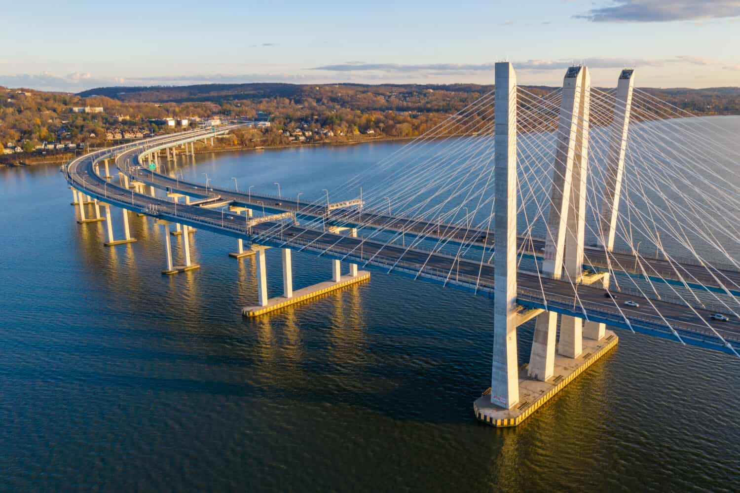 Il New Tappan Zee Bridge (The Governor M. Cuomo) che attraversa il fiume Hudson a New York.