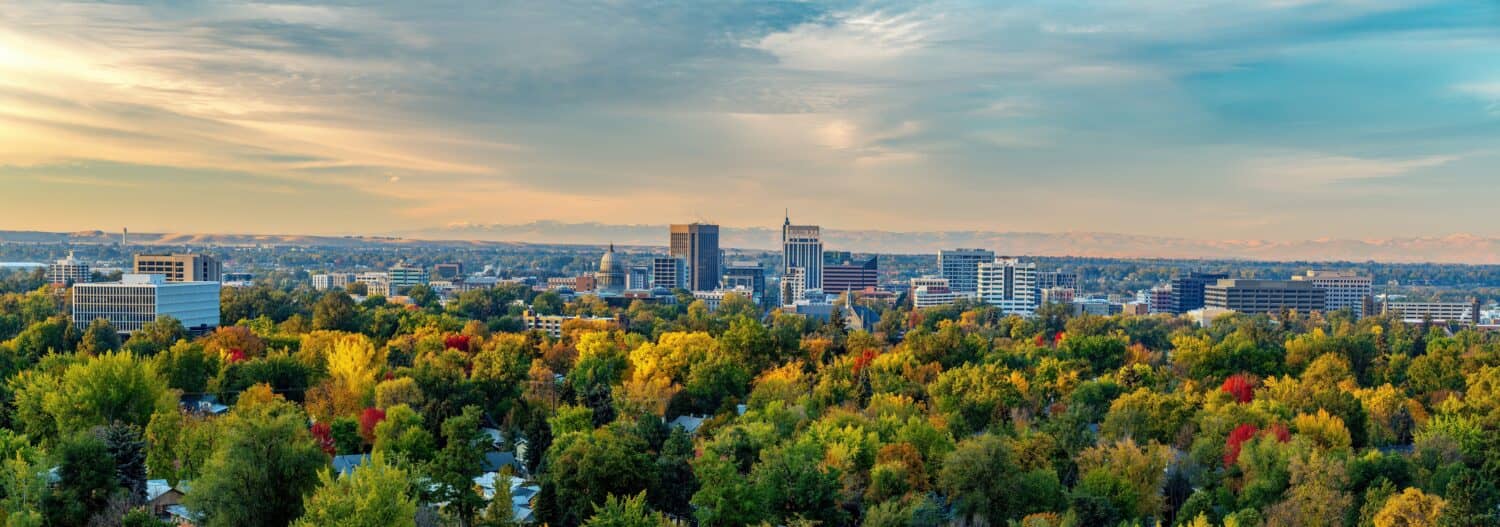 Vista panoramica dei colori autunnali e dello skyline della città degli alberi Boise Idaho