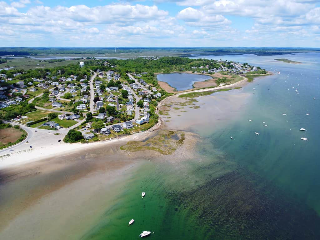 Villaggio storico sulla vista aerea di Great Neck e Pavilion Beach a Ipswich Bay nella città di Ipswich, Massachusetts MA, USA.