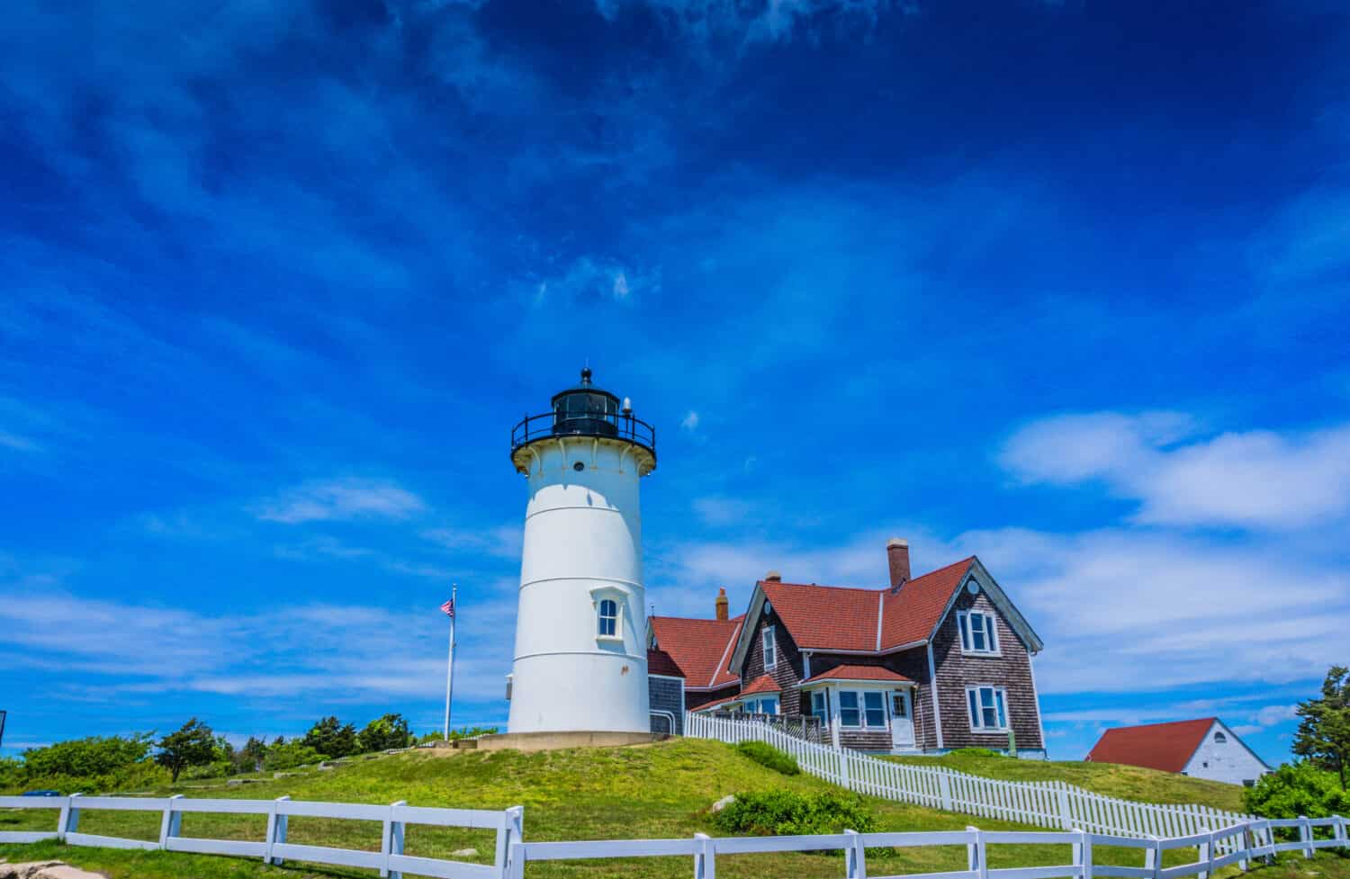 Colorato faro di Chatham sulle rive di Cape Cod MA