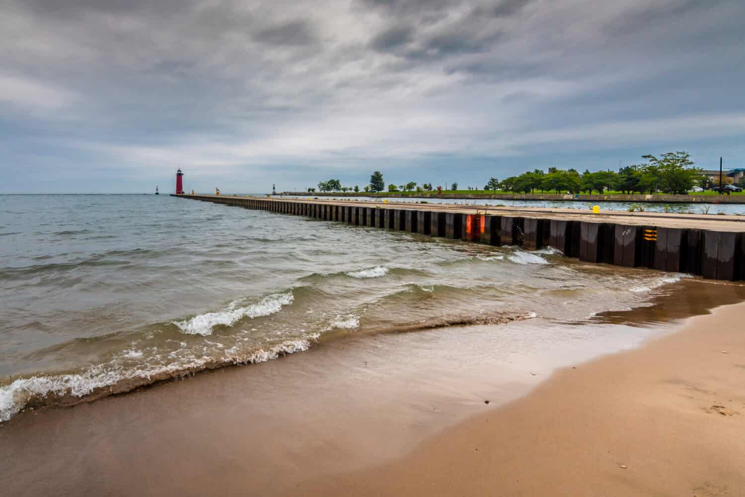 Spiaggia e faro di Kenosha nella città di Kenosha del Wisconsin