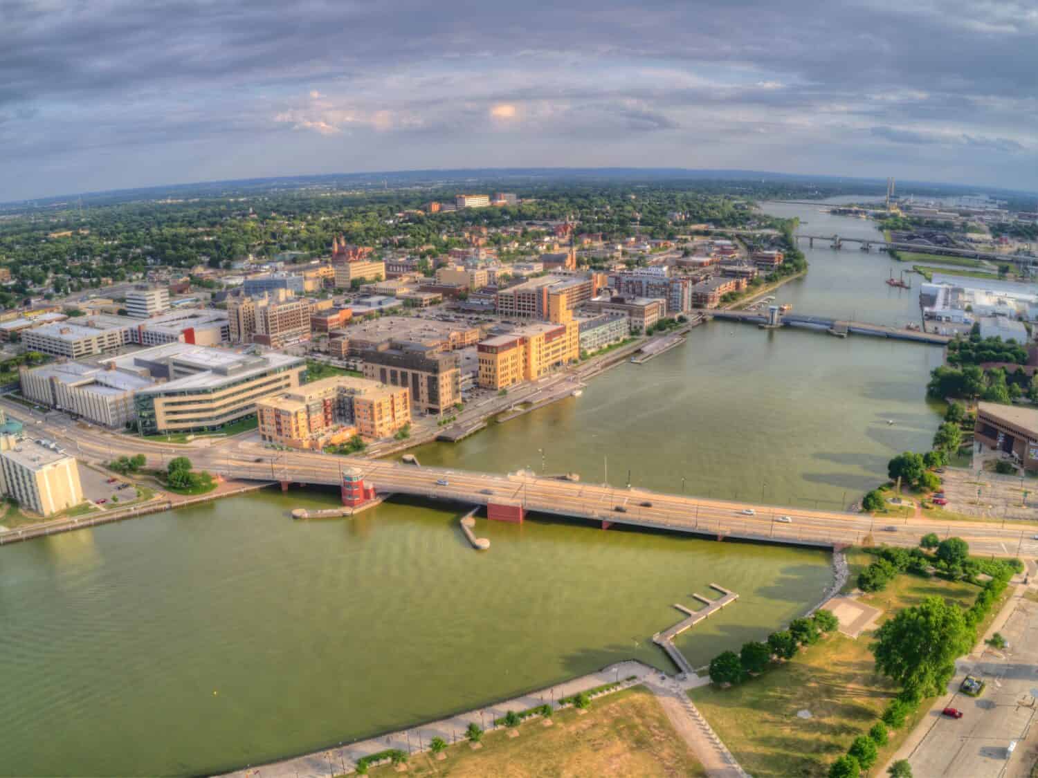 Green Bay è una grande città nel nord del Wisconsin sul lago Michigan