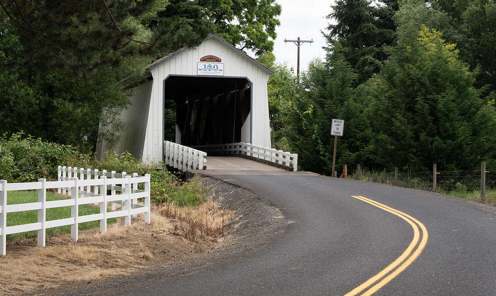 Gallon House ponte coperto vicino a Silverton, Oregon