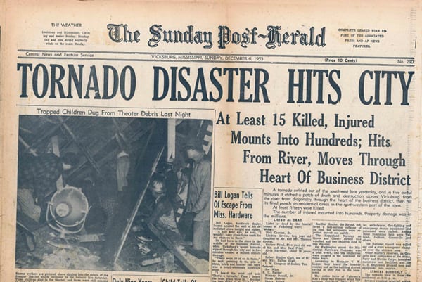 Prima pagina del Sunday Post-Herald sul tornado di Vicksburg, Mississippi nel 1953