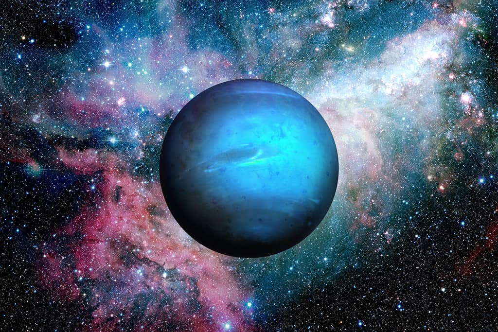 Sistema Solare - Nettuno.  È l'ottavo e il più lontano pianeta dal Sole nel Sistema Solare.  È un pianeta gigante.  Nettuno ha 14 satelliti conosciuti.  Elementi di questa immagine forniti dalla NASA.