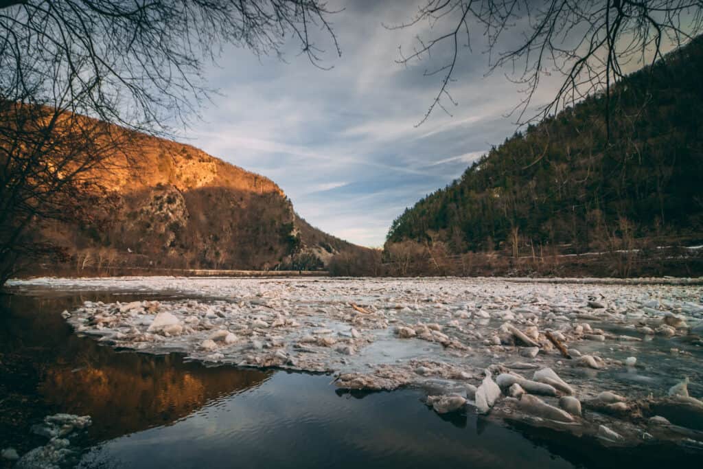 Corpi d'acqua e morfologie del Delaware che mostrano il rilievo del paesaggio e dei principali fiumi.