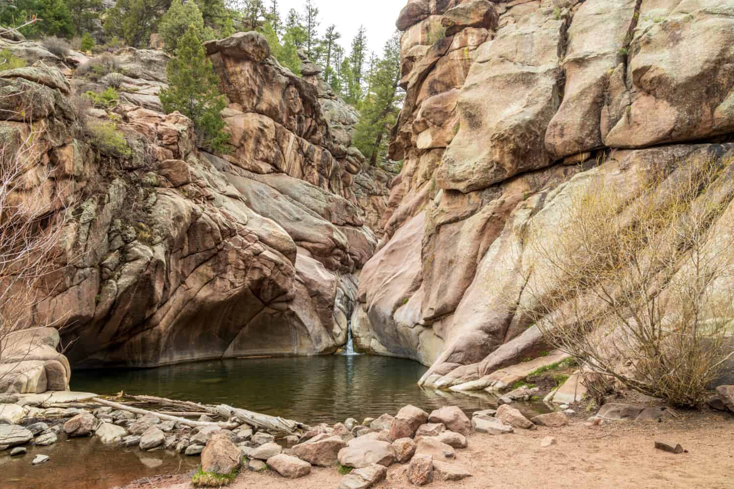 Paradise Cove o Guffey Gorge Park vicino a Colorado Springs, Colorado in un pomeriggio di primavera