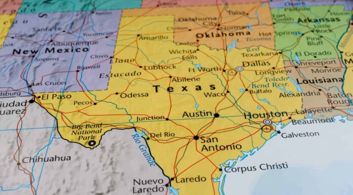  Quanto è largo il Texas?  Distanza totale da est a ovest
