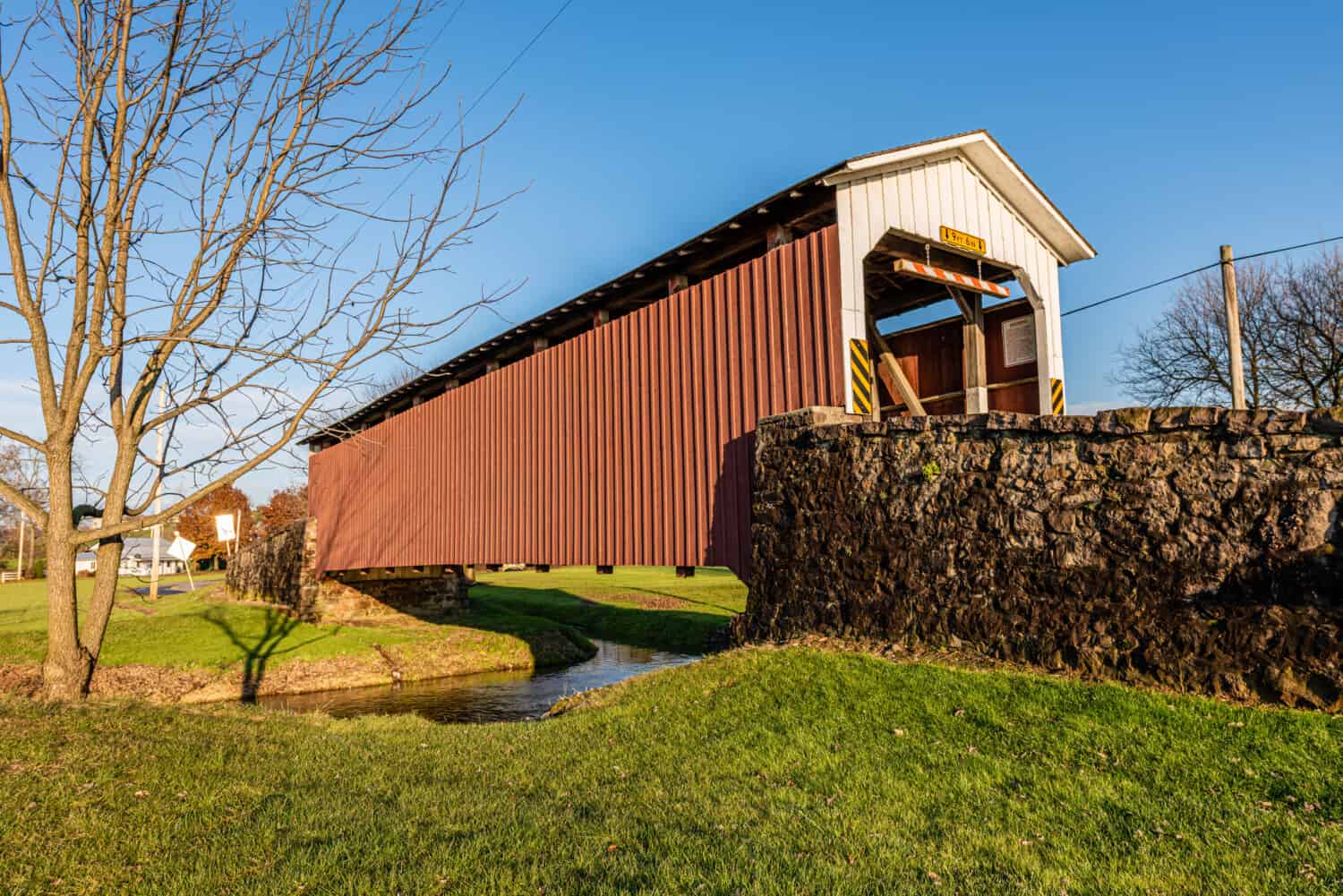 Ponte coperto di Weaver's Mill nella contea di Lancaster, Pennsylvania