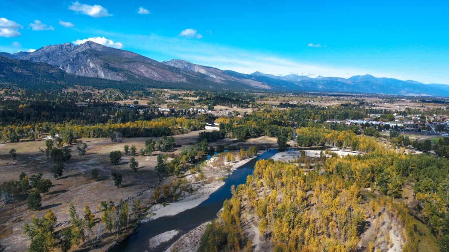 Vista drone della catena montuosa bitterroot a Hamilton Montana