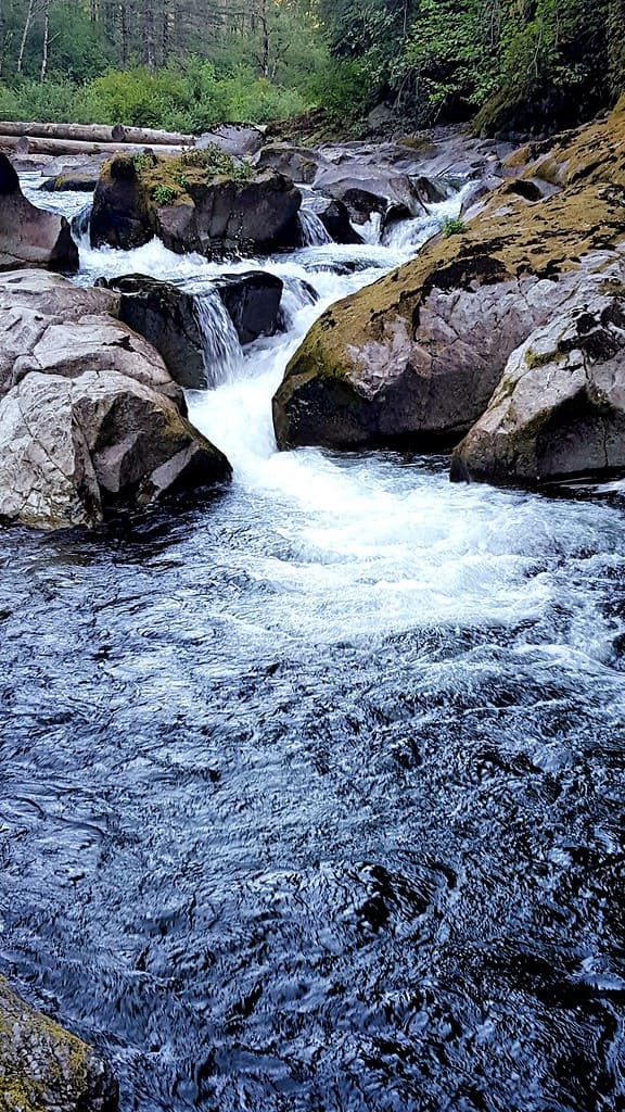 Naked Falls Washington