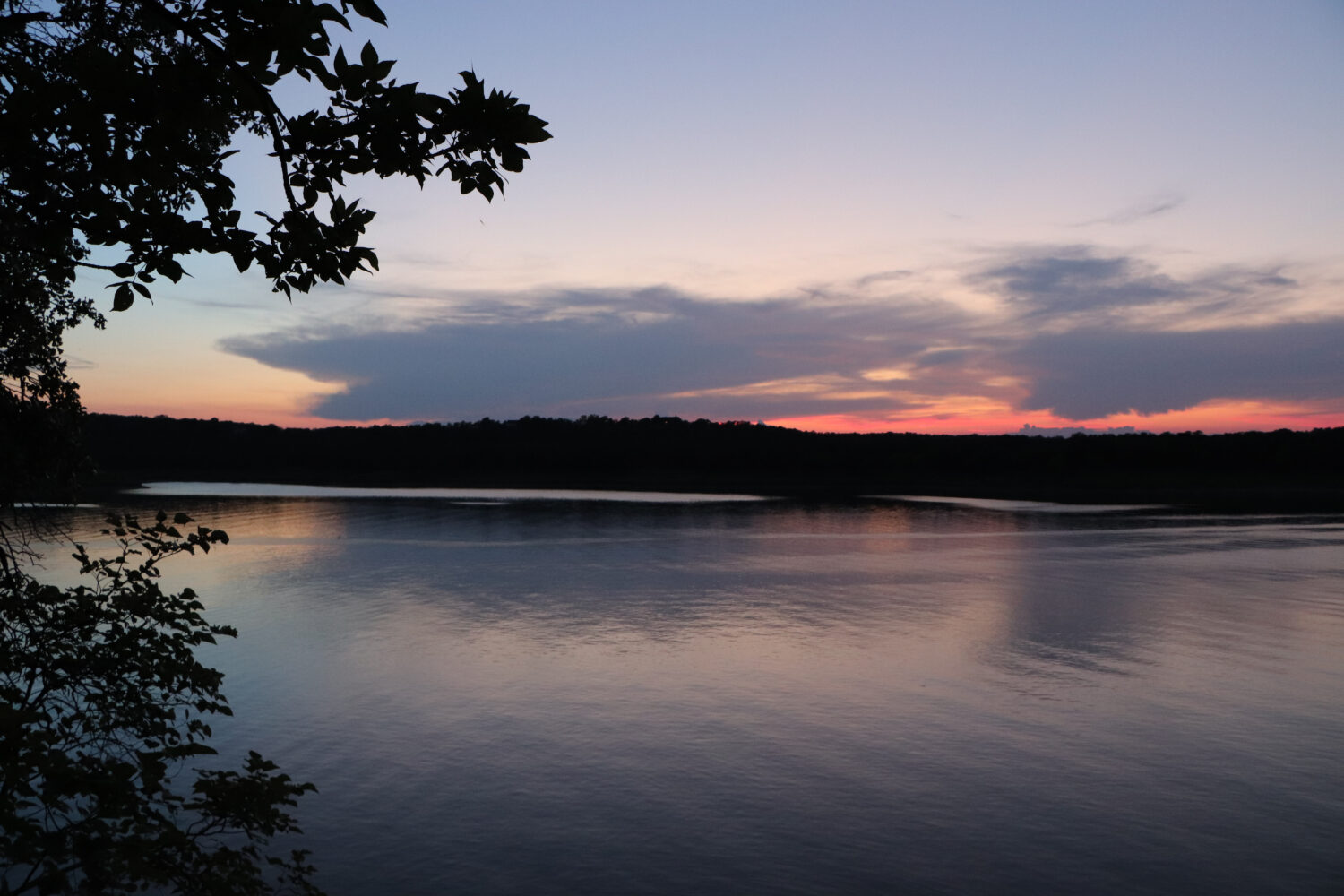 Un tramonto sul lago Keystone in Oklahoma.