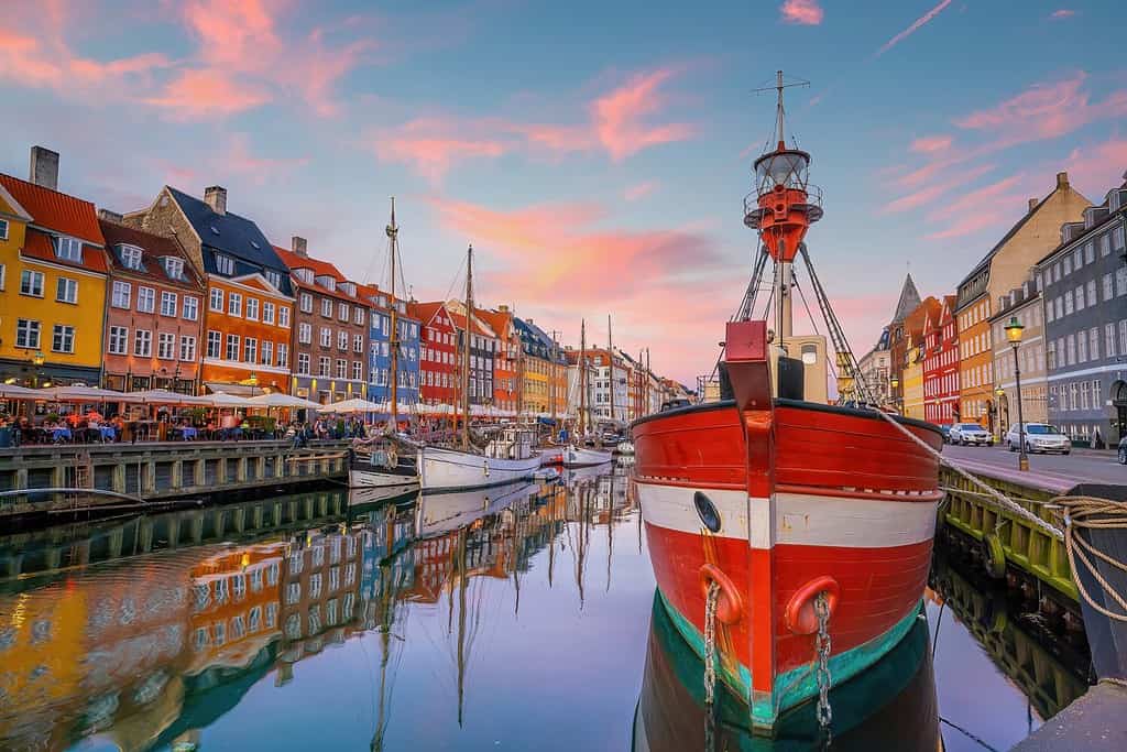 Skyline della città del centro di Copenaghen, paesaggio urbano della Danimarca