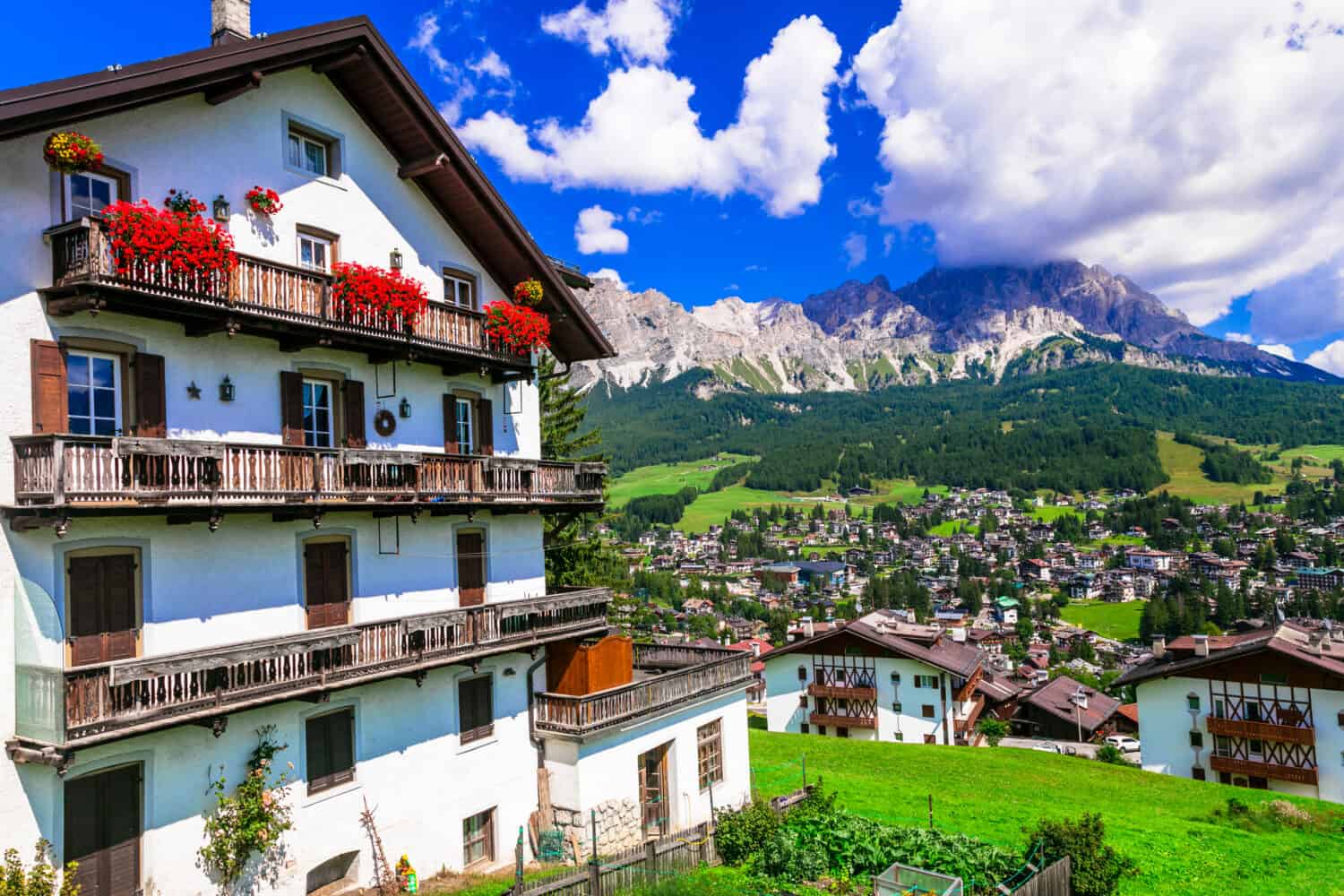 Meravigliosa valle a Cortina d'Ampezzo - famoso sci nel nord Italia, provincia di Belluno