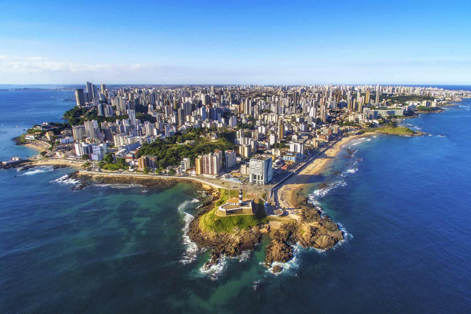Vista aerea del paesaggio urbano di Salvador da Bahia, Bahia, Brasile.