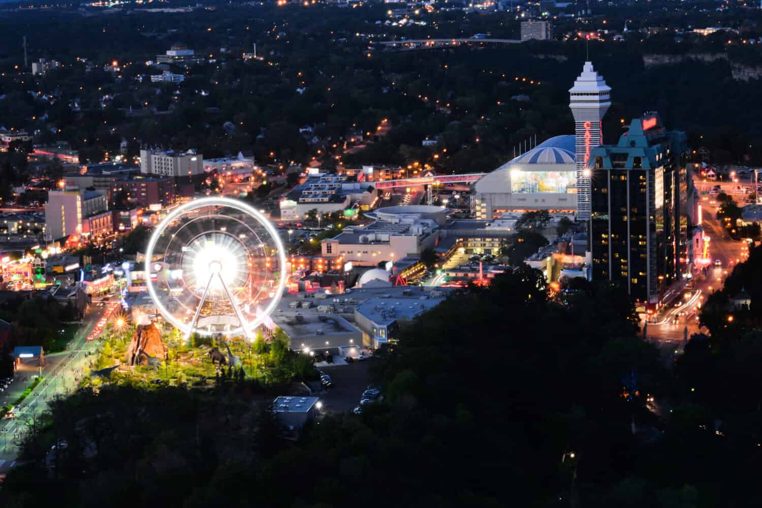 Niagara SkyWheel e intrattenimenti notturni alle cascate del Niagara