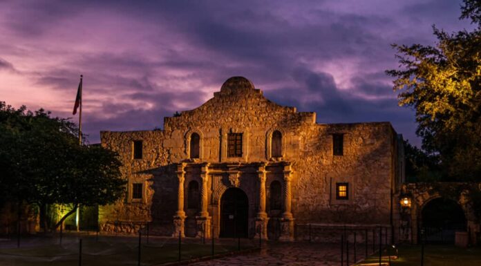 L'Alamo prima dell'alba
