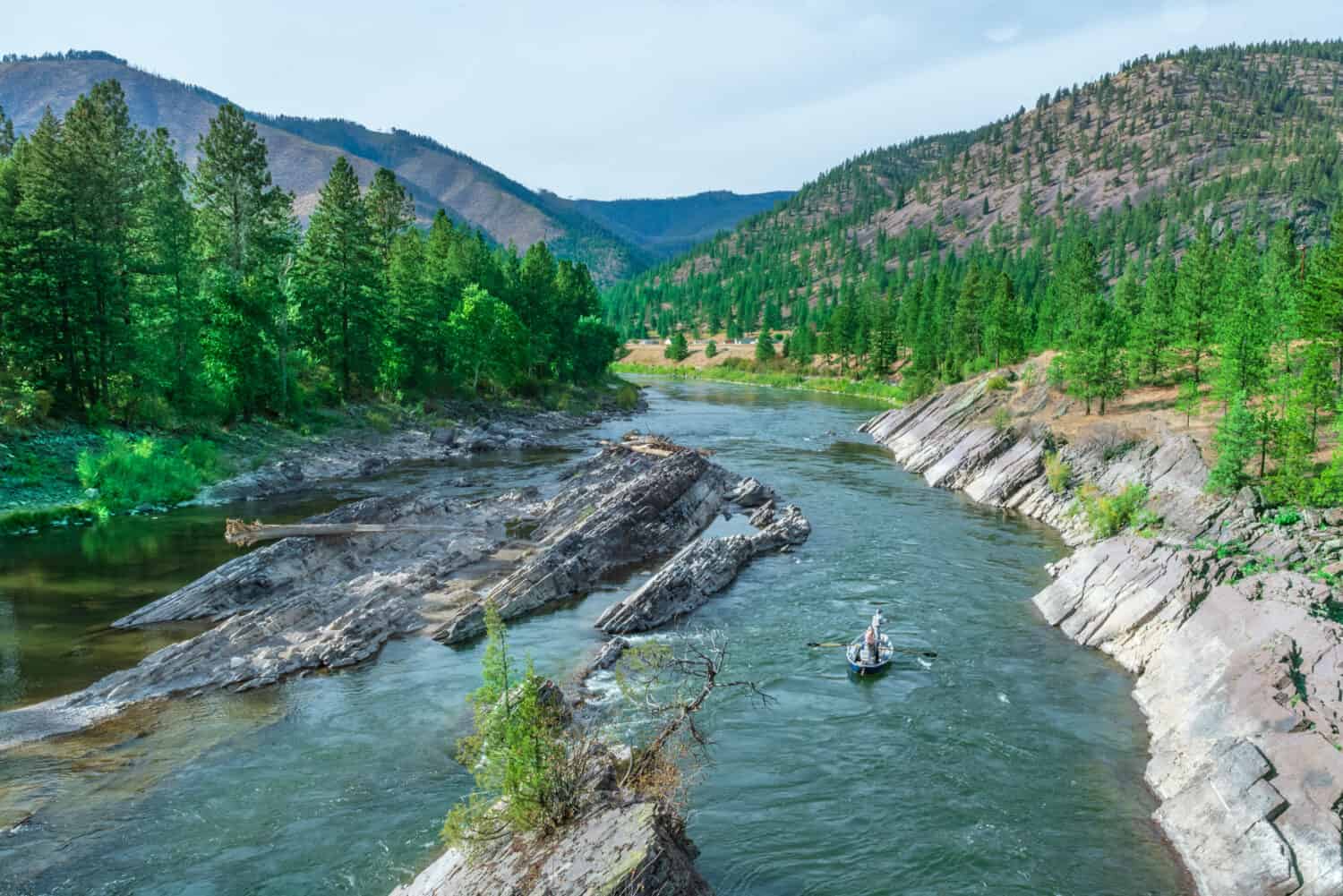 La migliore esperienza di pesca a mosca lungo il Montana nella gola del fiume Alberton.