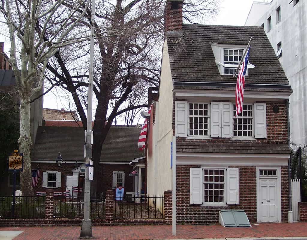 La Betsy Ross House al 278 Arch Street a Filadelfia, Pennsylvania.