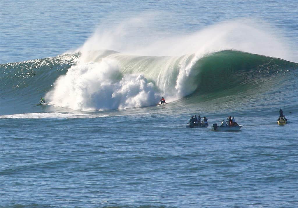 Surfers_at_Mavericks