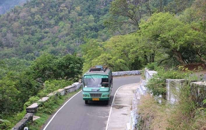 Autobus che percorre la Kolli Hills Road