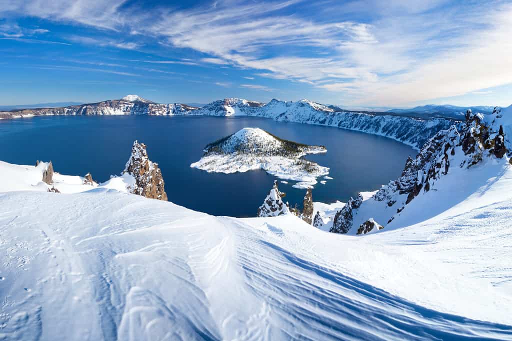 Scena invernale al vulcano Crater Lake