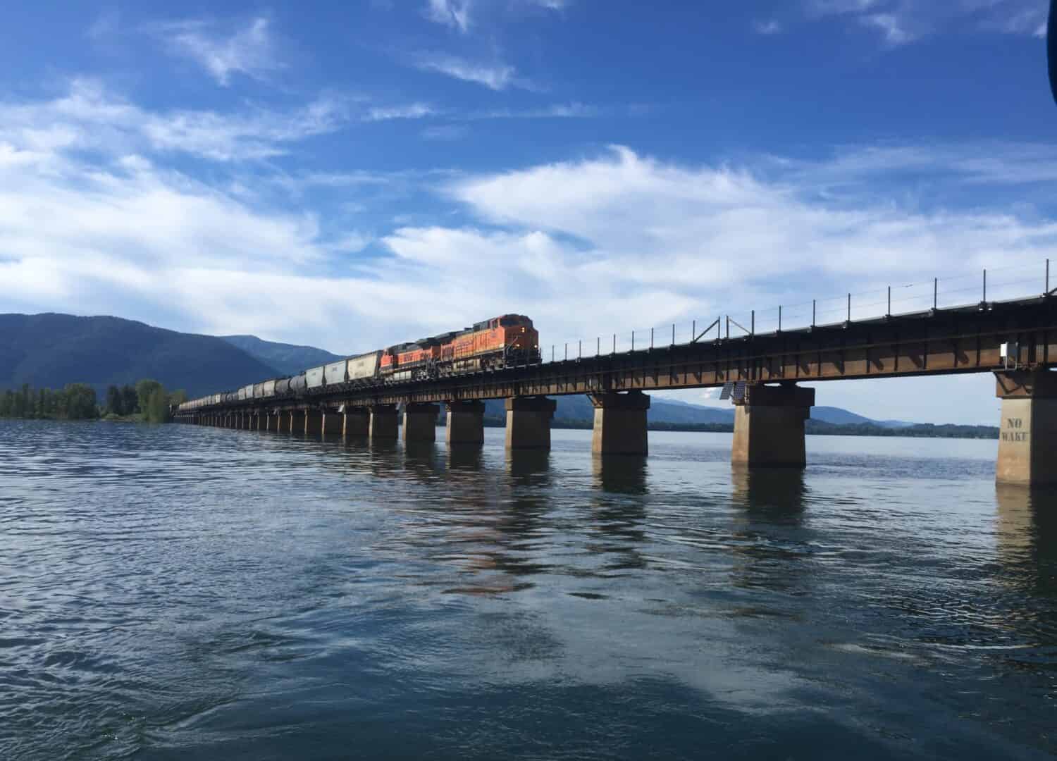 Treno sul lago Pend Oreille