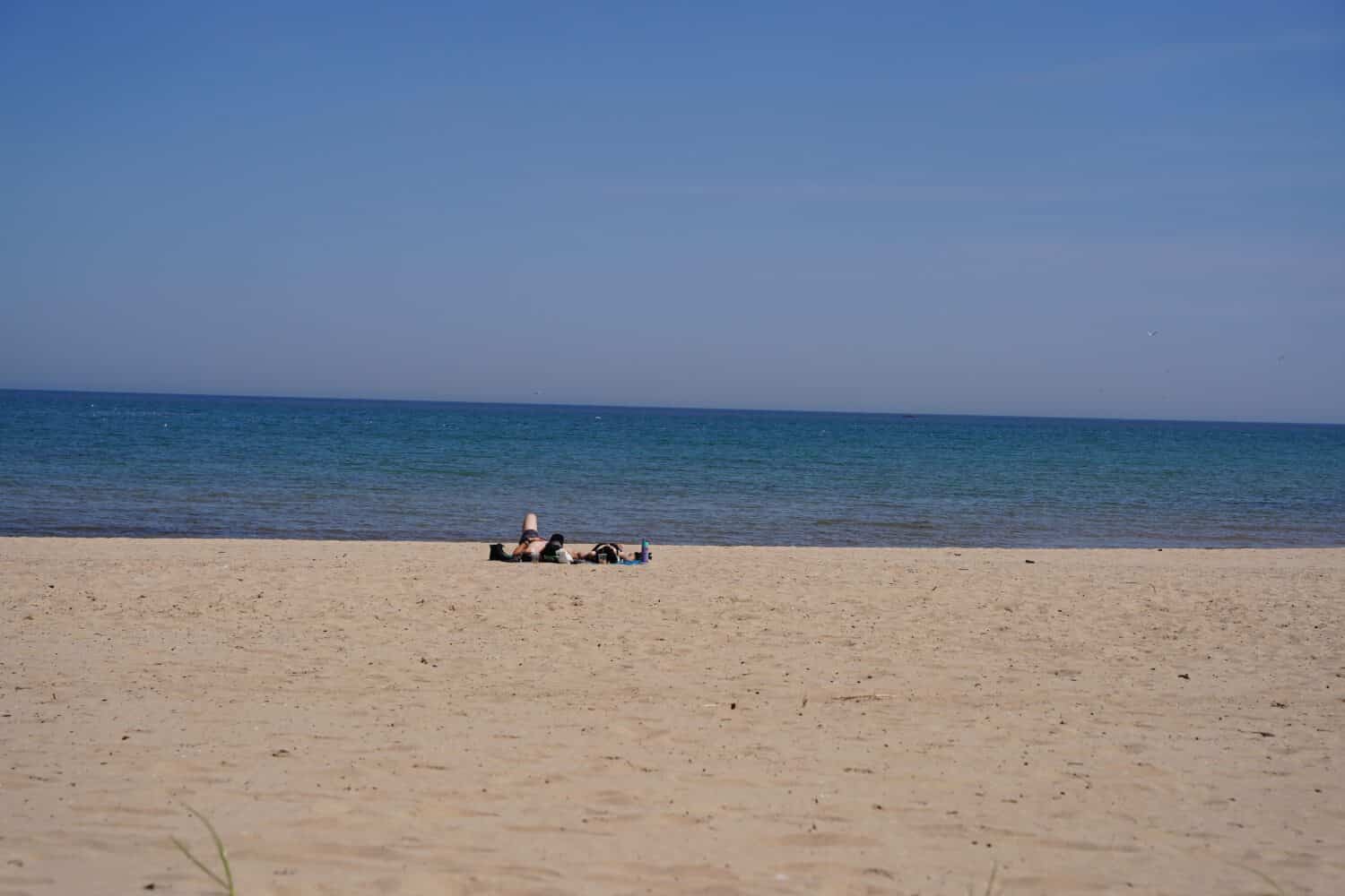 Litorale della spiaggia al lago Michigan a Sheboygan, Wisconsin 