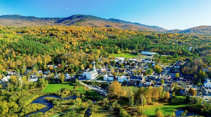 I colori dell'autunno nel villaggio di Stowe Vermont
