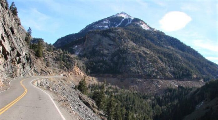 La Million Dollar Highway in Colorado ha pochi guardrail