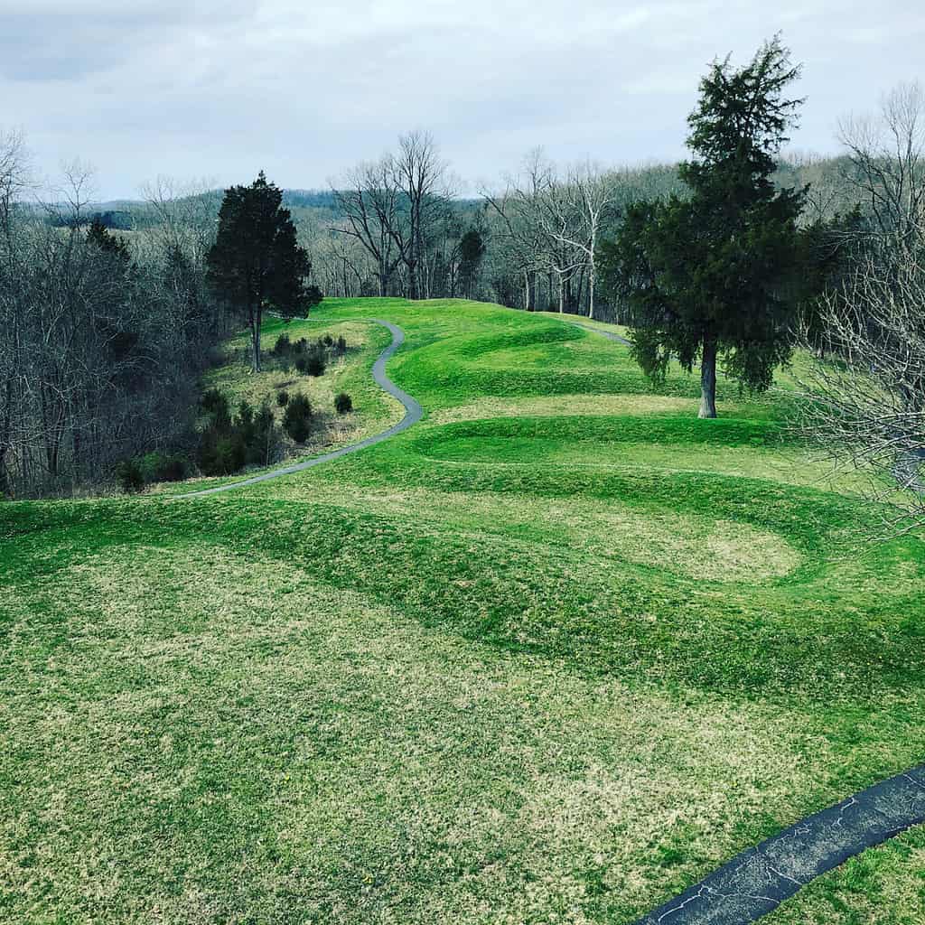 Vista del grande Serpent Mound.