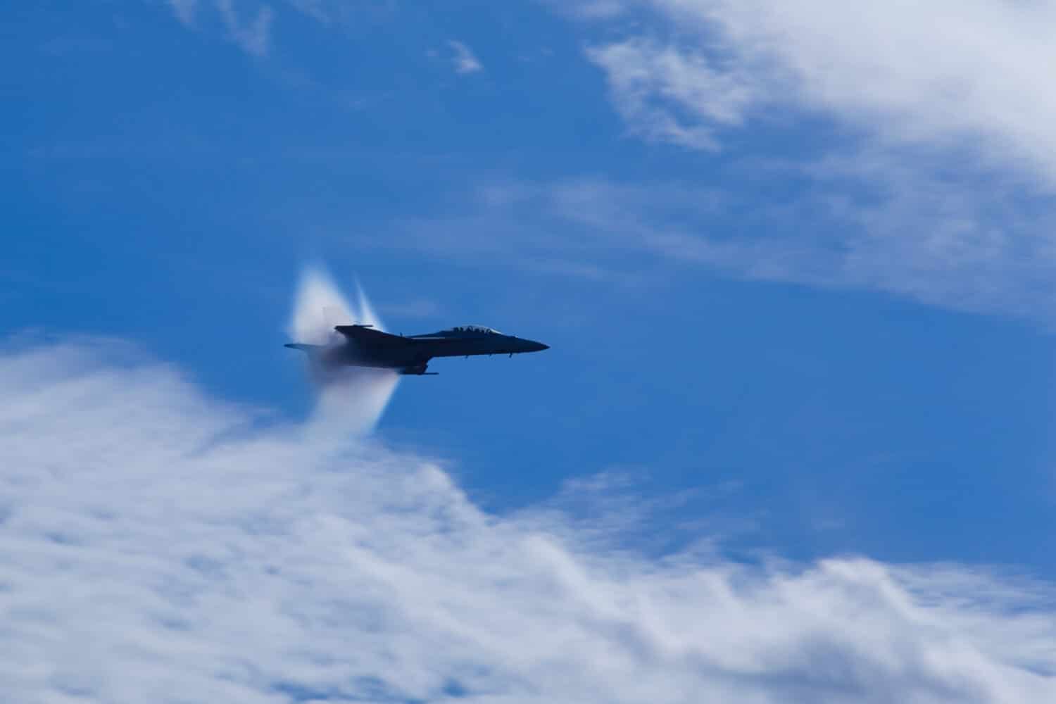 F-18/A Hornet supersonico