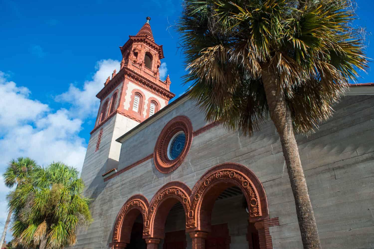 Grace United Methodist Church , un edificio rinascimentale spagnolo a St Augustine, in Florida .