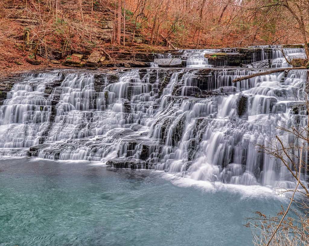 Cascata a Rutledge cade a Manchester Tennessee negli Stati Uniti.