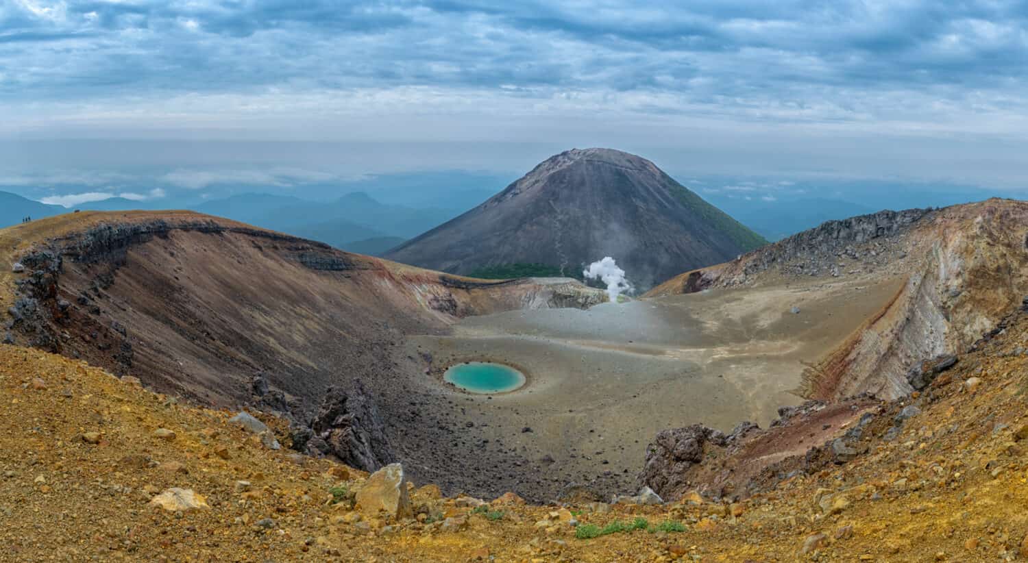 Cima del monte Meakan.  Vulcano attivo nel parco nazionale di Akan Mashu, Hokkaido, Giappone