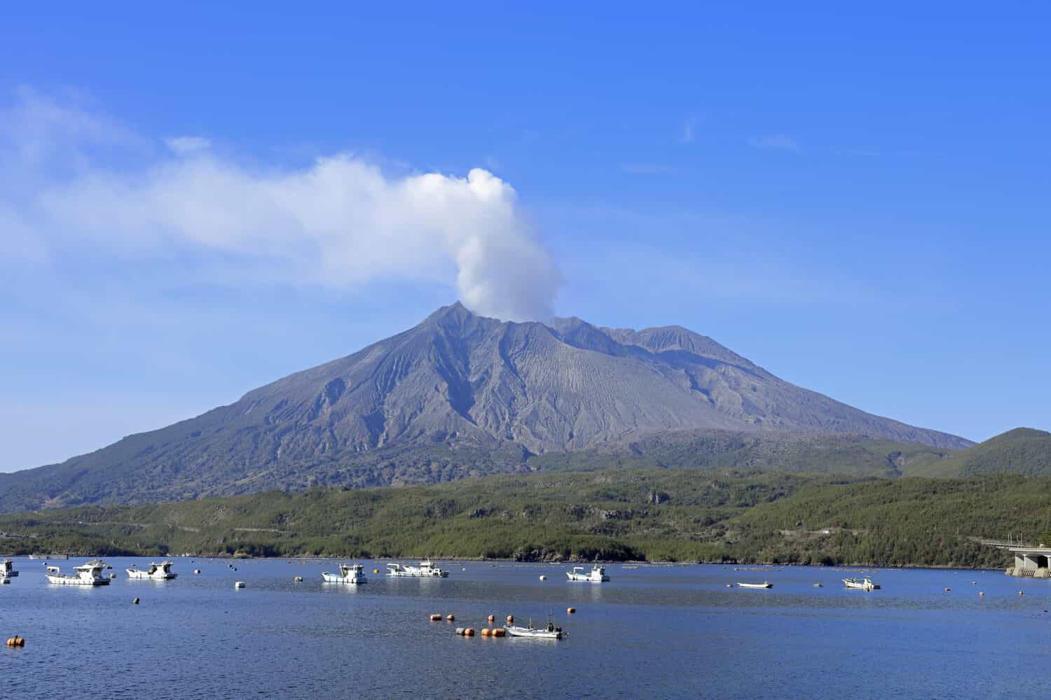 Sakurajima a Kagoshima, Giappone, vista dalla penisola di Osumi