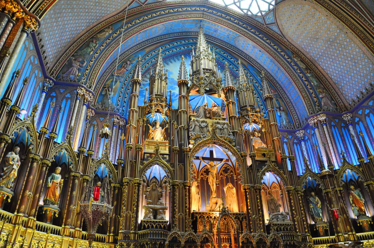 Basilica di Notre-Dame di Montreal Sole sull'altare della Basilica di Notre-Dame di Montreal (francese: Basilique Notre-Dame de Montreal)