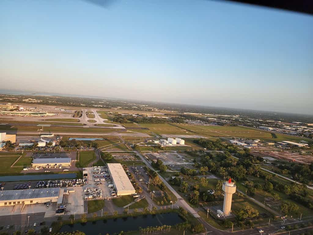 Decollo dall'aeroporto internazionale di Tampa in elicottero