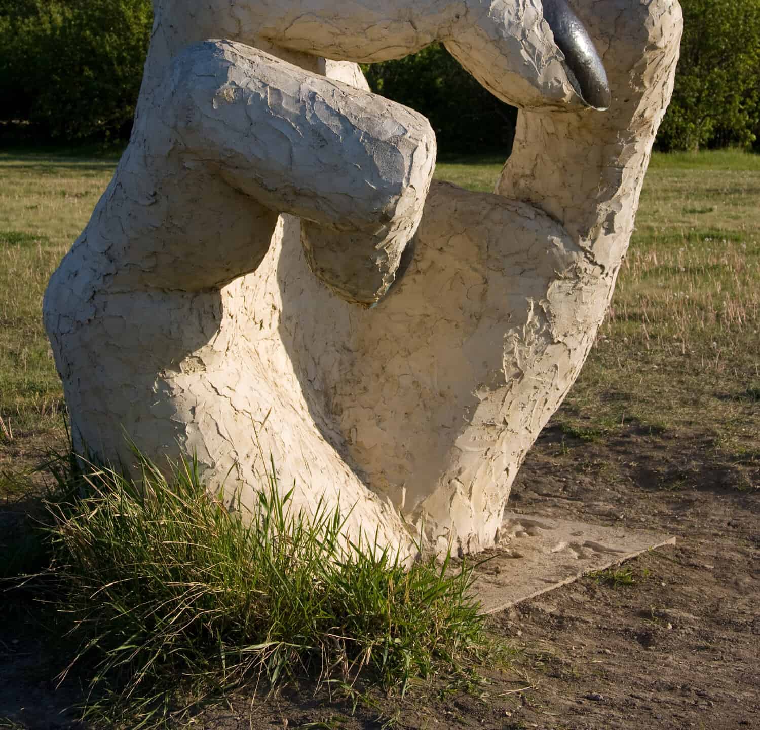 Una scultura di una mano che si trova vicino all'Università di Saskatchewan a Saskatoon, in Canada.