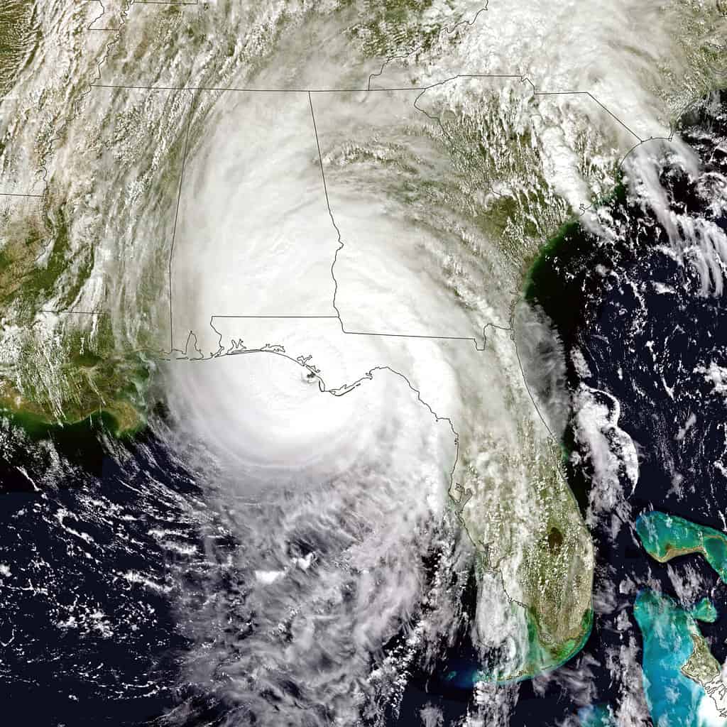 L'uragano Michael si è abbattuto vicino a Mexico Beach, in Florida.  Gli elementi di questa immagine sono forniti dalla NASA
