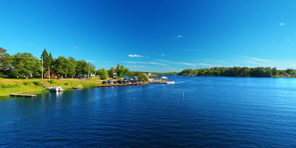 Il lago Minocqua si trova nel nord del Wisconsin ed è una popolare destinazione per le vacanze estive.