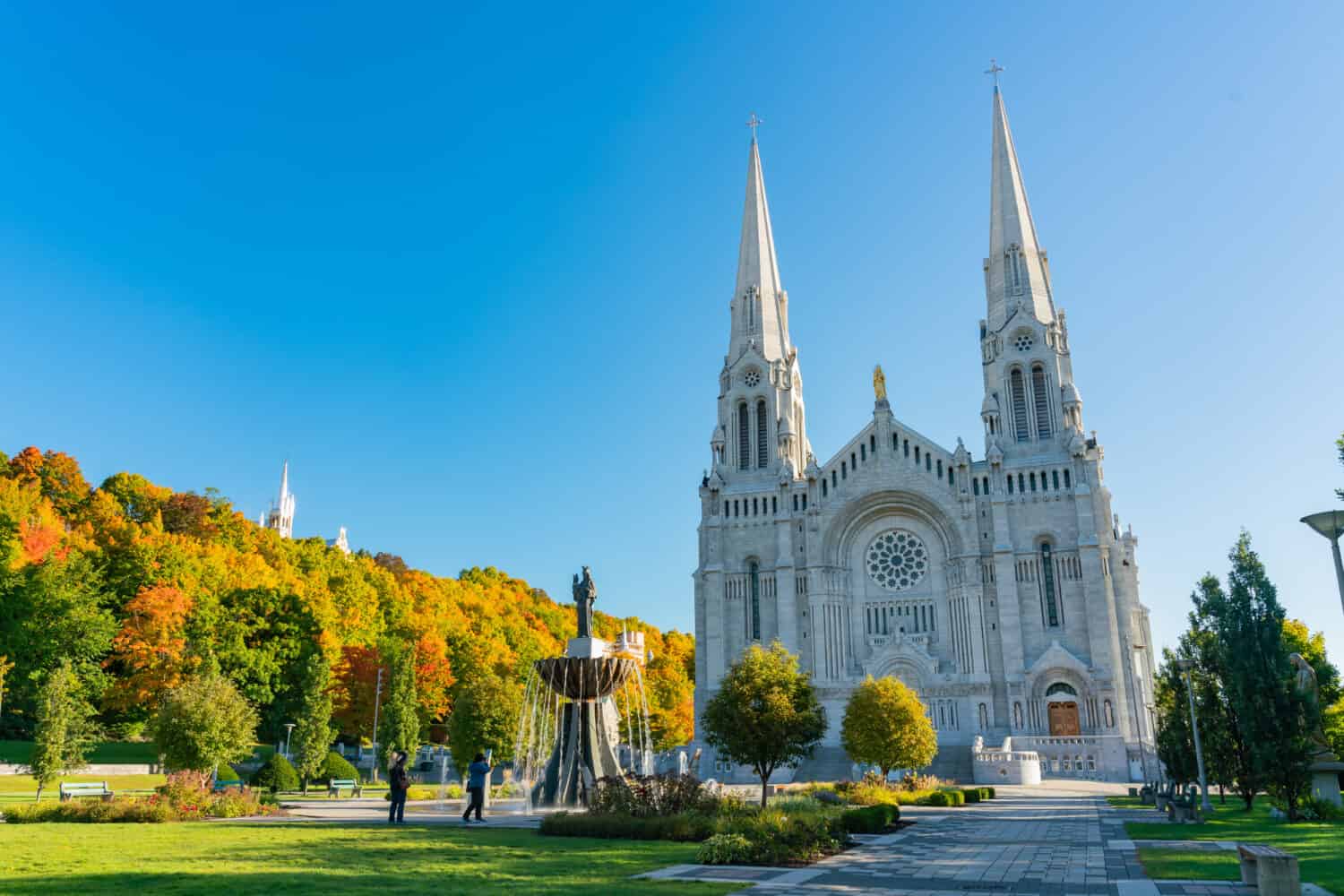 Esterno vista la mattina della Basilica di Sainte-Anne-de-Beaupre chiesa a Quebec, Canada
