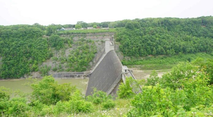 Vista della diga del Monte Morris al Letchworth State Park, New York