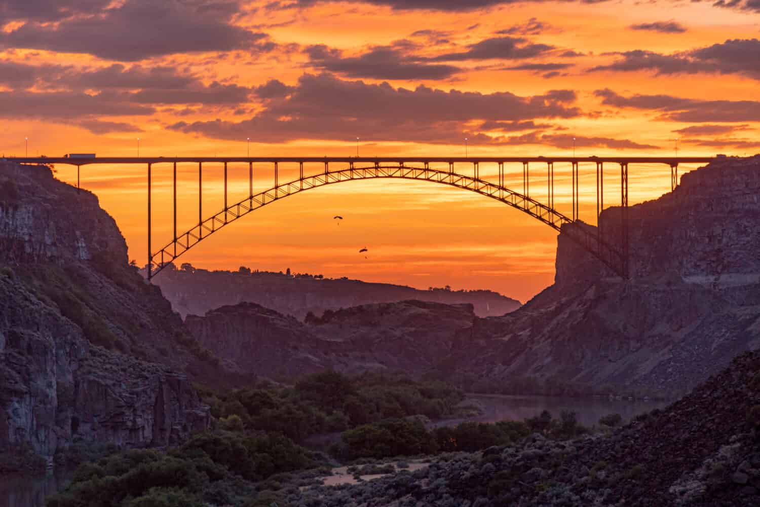 Due base jumper dal Perrine Bridge a Twin Falls Idaho