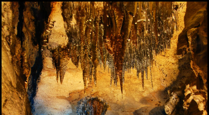 Grotta all'interno di Ruby Falls a Chattanooga Tennessee