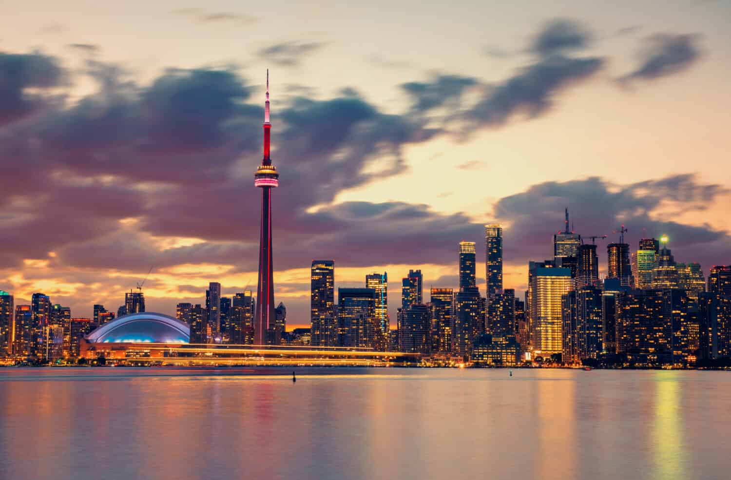 Orizzonte della città di Toronto alla notte, Canada